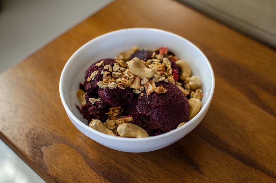 brazilian açai smoothie bowl with granola topping