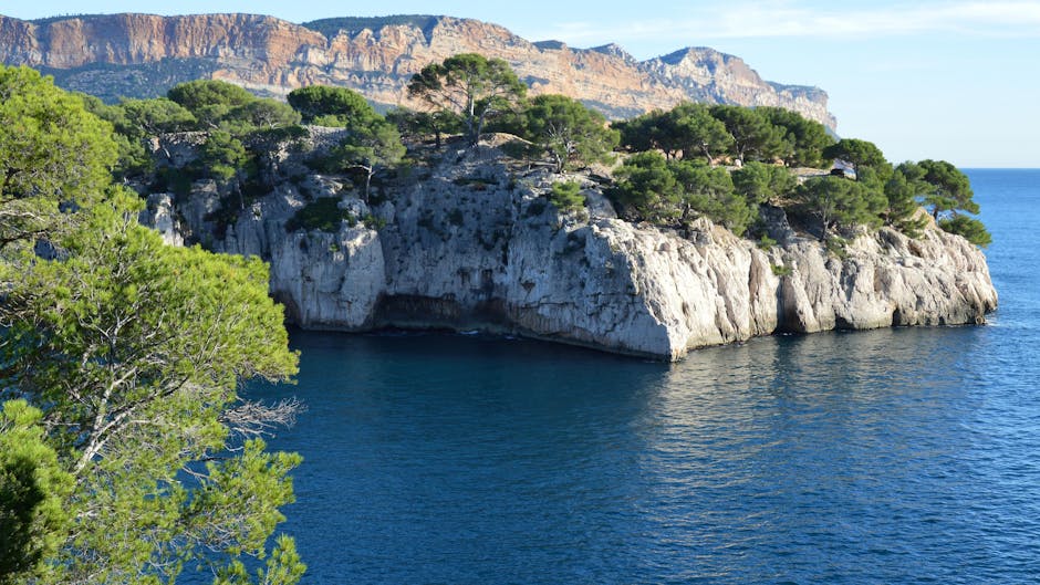 scenic coastal cliffs of Calanques de Cassis